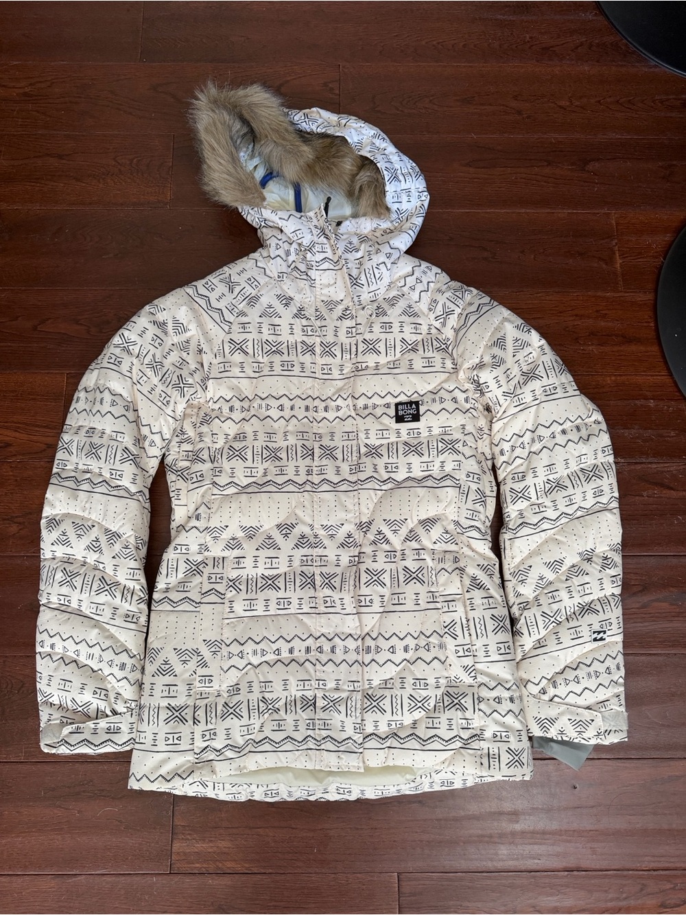 Billabong Cream Patterned Puffer Jacket with Faux Fur Hood - Ski / Snowboard
